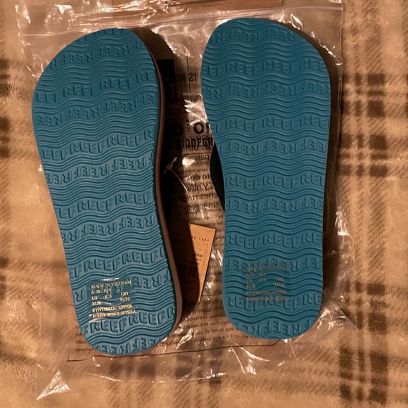 Reef Sandals - Picture 3 of 3